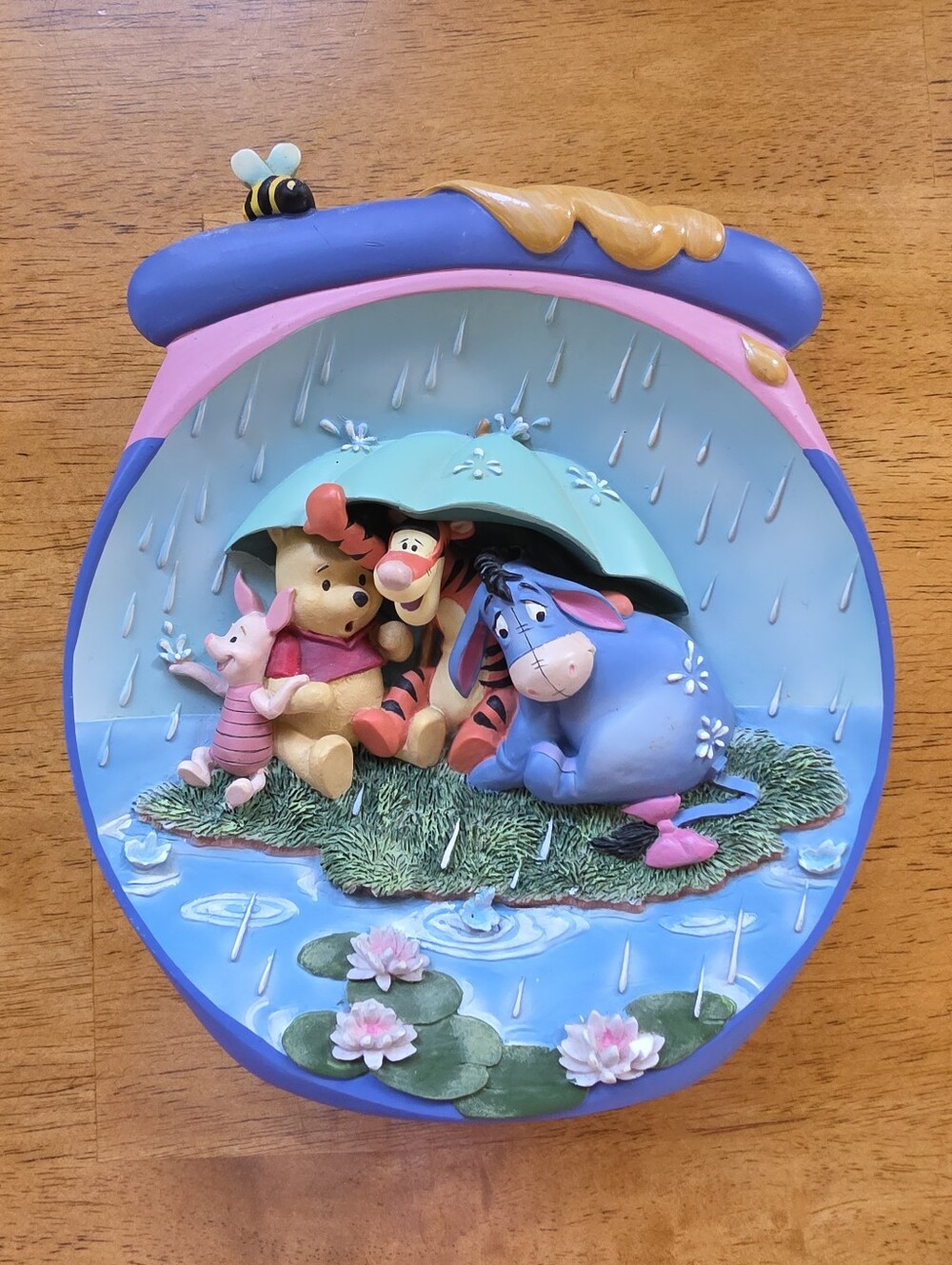 Vtg 90s Winnie the Pooh Rainy Day 3D Plate 1st Issue Pooh's Hunnypot Adventures